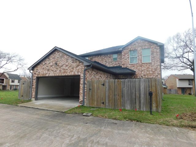 4803 Forest Court, Baytown, TX 77521