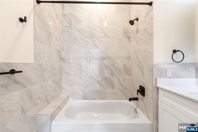 51 Queen Anne Road 305, Bogota, NJ 07603