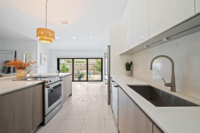 11758 SW 92nd Ter, Miami, FL 33186