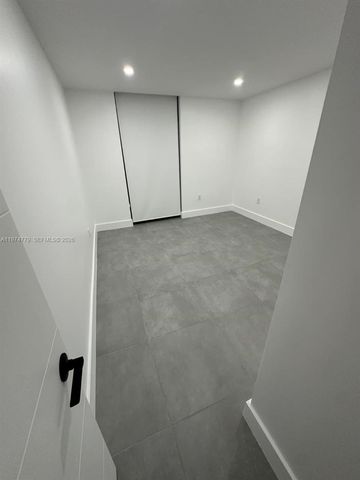 2500 NE 135th St B103, North Miami, FL 33181