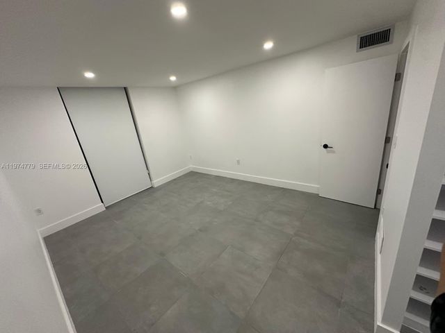 2500 NE 135th St B103, North Miami, FL 33181