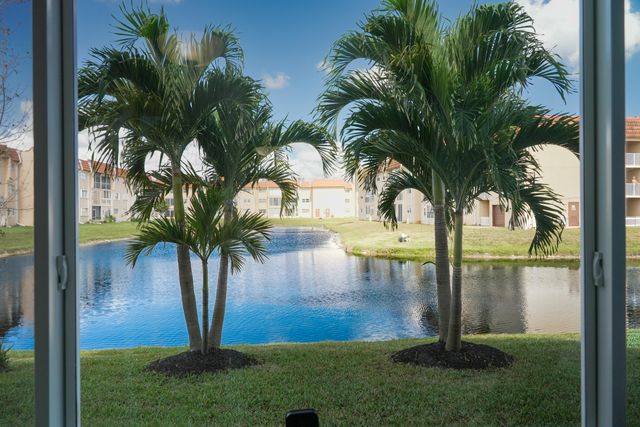 8901 Sunrise Lakes Boulevard 105, Sunrise, FL 33322