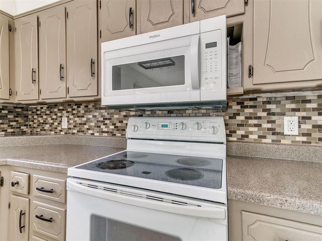 808 Del Haven Drive, Del City, OK 73115