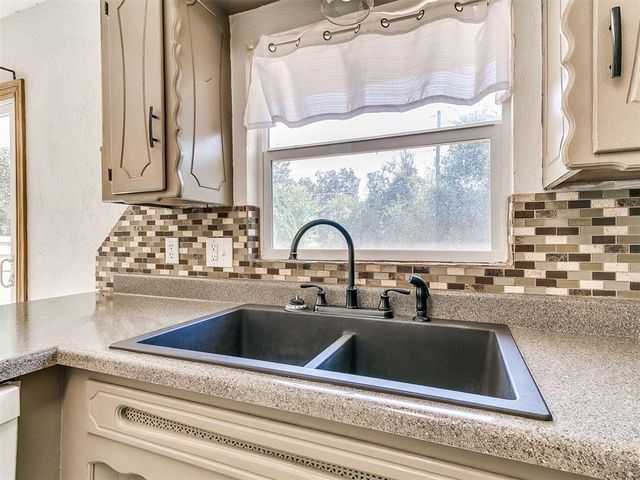 808 Del Haven Drive, Del City, OK 73115