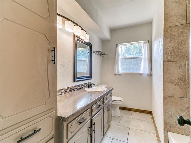 808 Del Haven Drive, Del City, OK 73115
