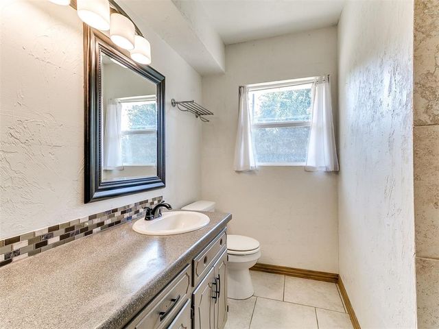 808 Del Haven Drive, Del City, OK 73115