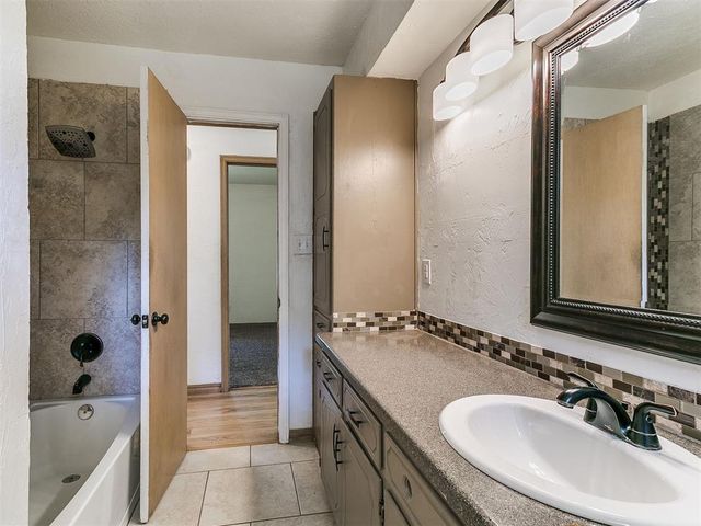 808 Del Haven Drive, Del City, OK 73115