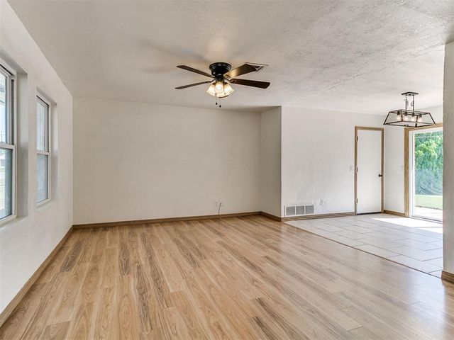 808 Del Haven Drive, Del City, OK 73115