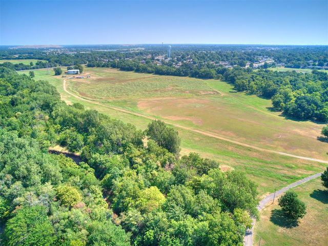 808 Del Haven Drive, Del City, OK 73115