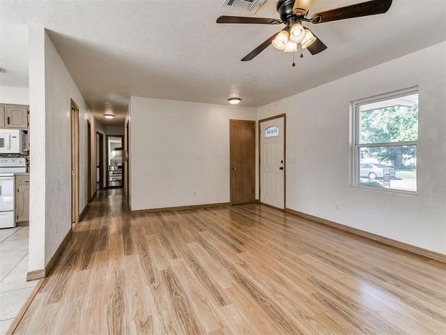 808 Del Haven Drive, Del City, OK 73115