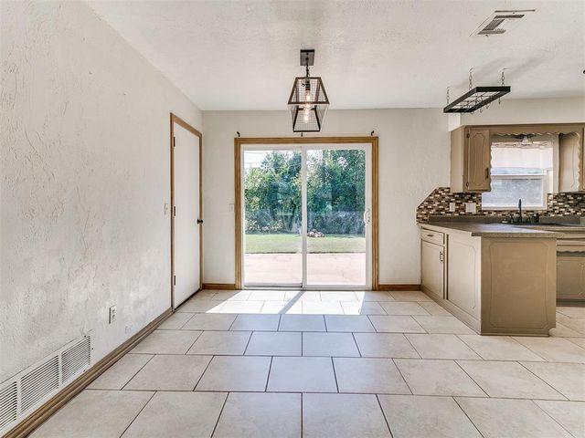 808 Del Haven Drive, Del City, OK 73115