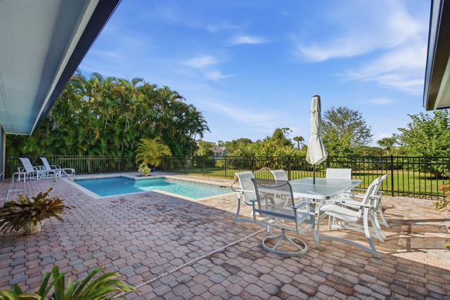 5201 SE Burning Tree Circle, Stuart, FL 34997