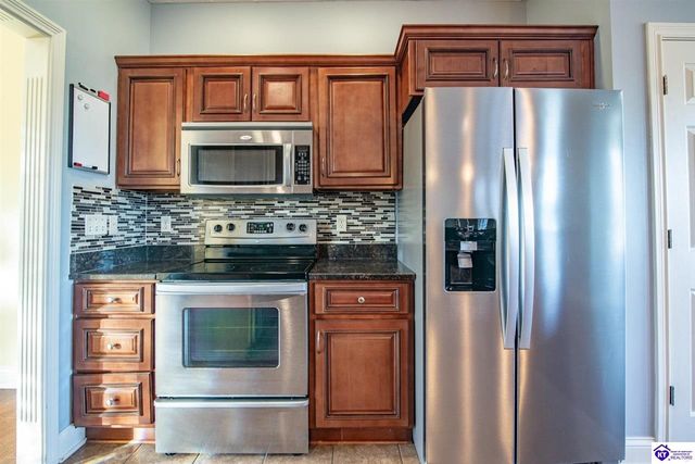 340 Vineland Place Drive, Vine Grove, KY 40175