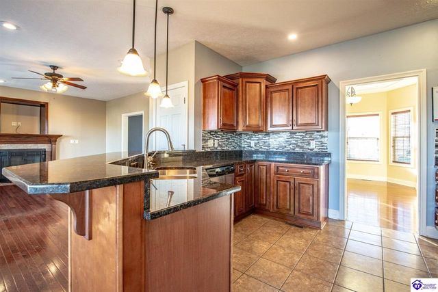 340 Vineland Place Drive, Vine Grove, KY 40175