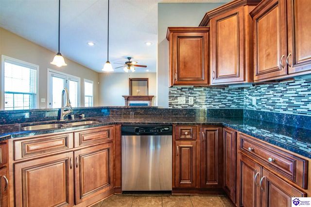 340 Vineland Place Drive, Vine Grove, KY 40175