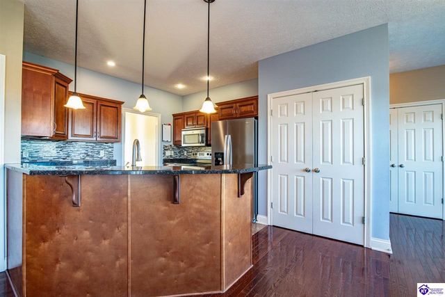 340 Vineland Place Drive, Vine Grove, KY 40175