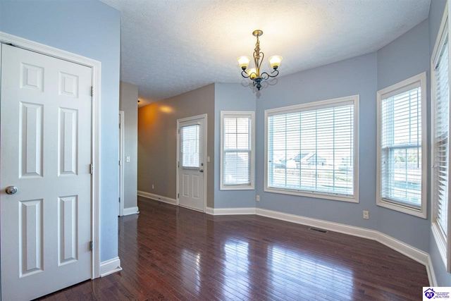 340 Vineland Place Drive, Vine Grove, KY 40175