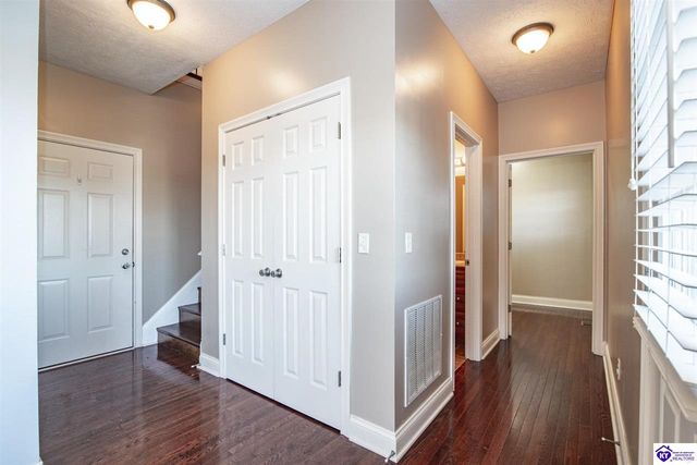 340 Vineland Place Drive, Vine Grove, KY 40175