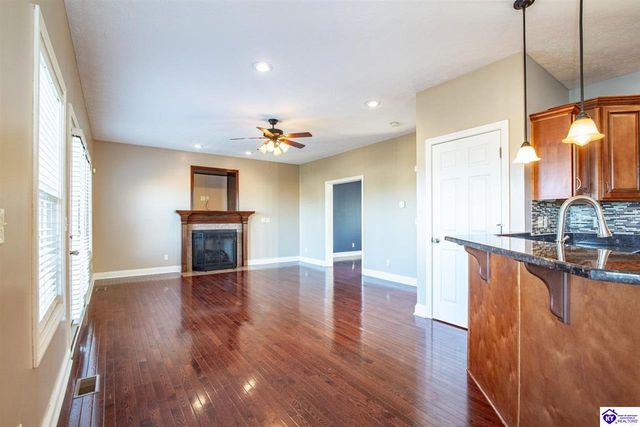 340 Vineland Place Drive, Vine Grove, KY 40175