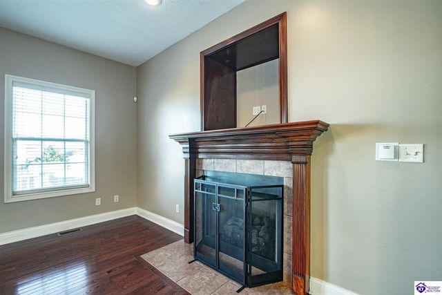 340 Vineland Place Drive, Vine Grove, KY 40175