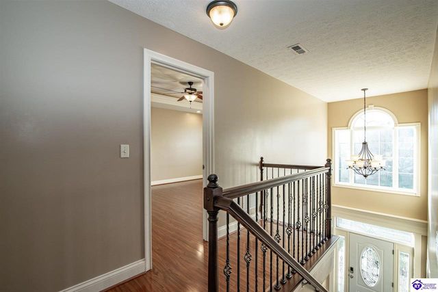 340 Vineland Place Drive, Vine Grove, KY 40175