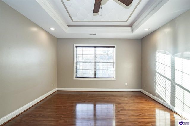 340 Vineland Place Drive, Vine Grove, KY 40175