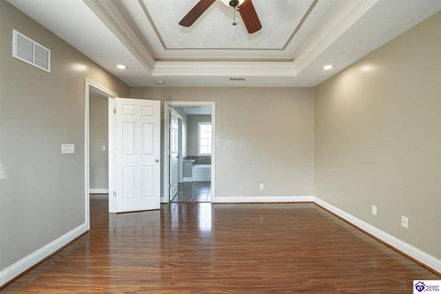 340 Vineland Place Drive, Vine Grove, KY 40175