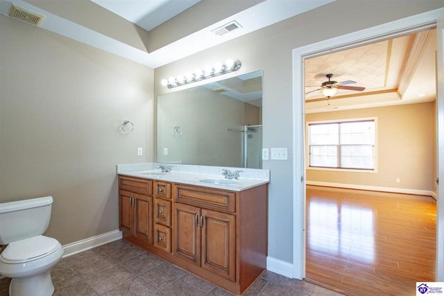 340 Vineland Place Drive, Vine Grove, KY 40175