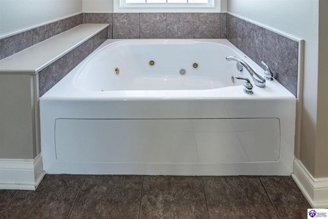 340 Vineland Place Drive, Vine Grove, KY 40175