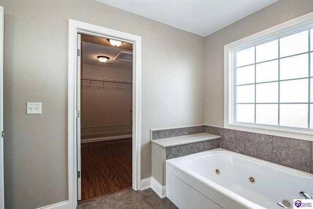 340 Vineland Place Drive, Vine Grove, KY 40175