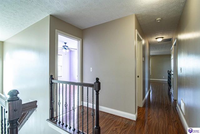 340 Vineland Place Drive, Vine Grove, KY 40175