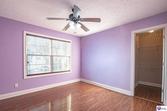 340 Vineland Place Drive, Vine Grove, KY 40175