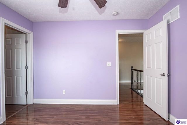 340 Vineland Place Drive, Vine Grove, KY 40175