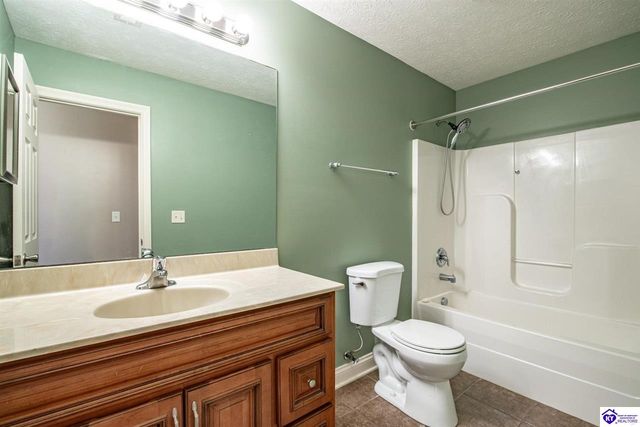 340 Vineland Place Drive, Vine Grove, KY 40175