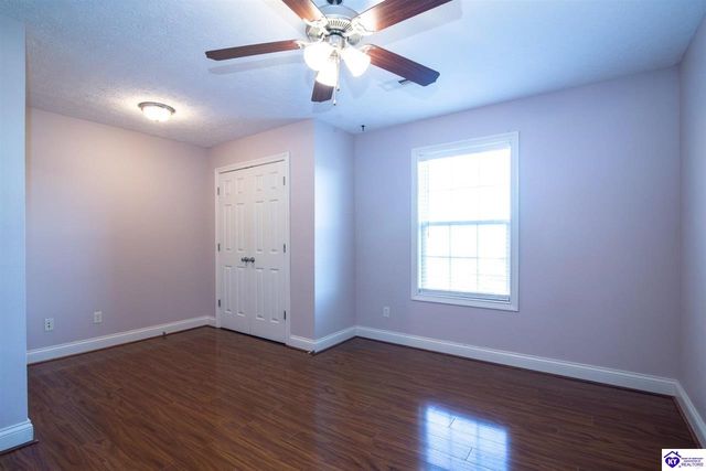 340 Vineland Place Drive, Vine Grove, KY 40175