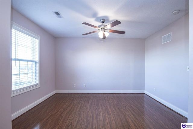 340 Vineland Place Drive, Vine Grove, KY 40175