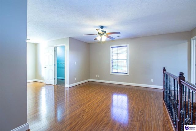 340 Vineland Place Drive, Vine Grove, KY 40175