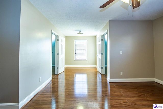 340 Vineland Place Drive, Vine Grove, KY 40175