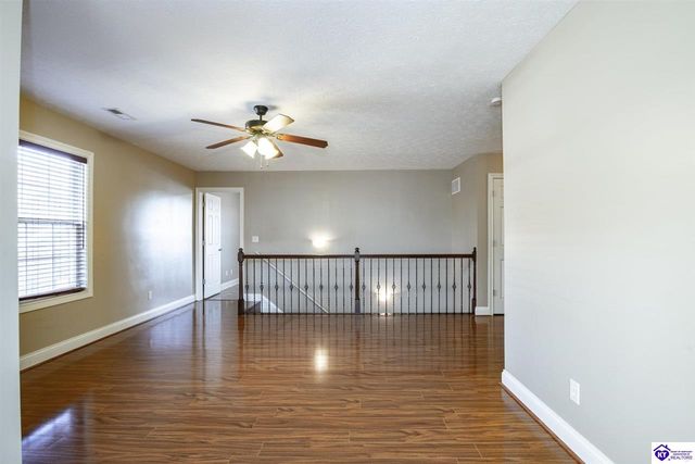 340 Vineland Place Drive, Vine Grove, KY 40175