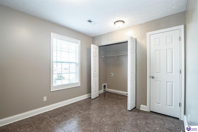 340 Vineland Place Drive, Vine Grove, KY 40175