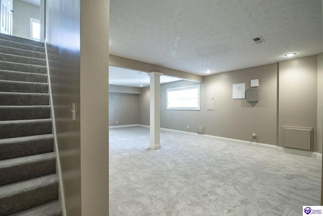 340 Vineland Place Drive, Vine Grove, KY 40175