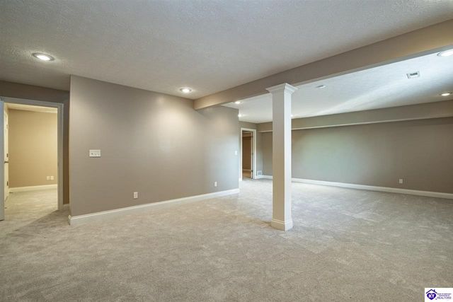 340 Vineland Place Drive, Vine Grove, KY 40175