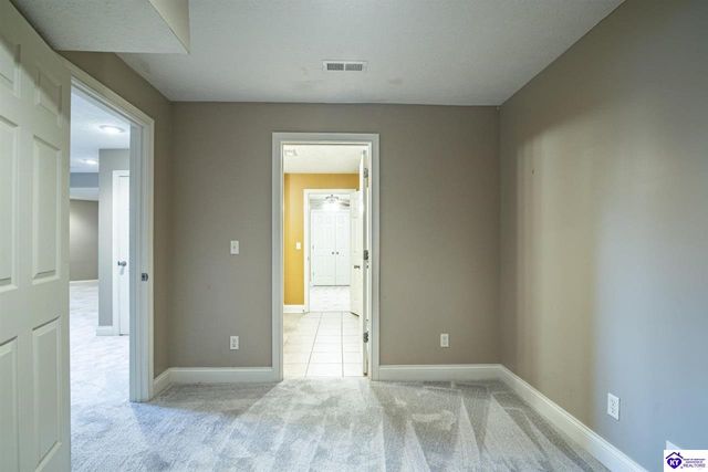 340 Vineland Place Drive, Vine Grove, KY 40175