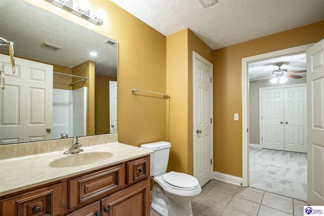 340 Vineland Place Drive, Vine Grove, KY 40175