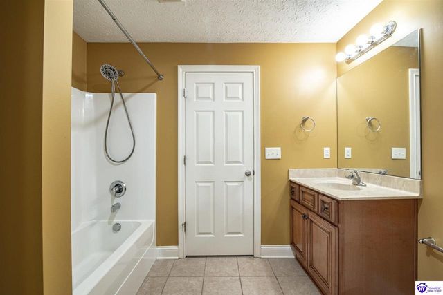 340 Vineland Place Drive, Vine Grove, KY 40175