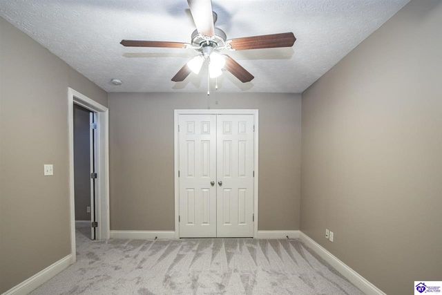 340 Vineland Place Drive, Vine Grove, KY 40175