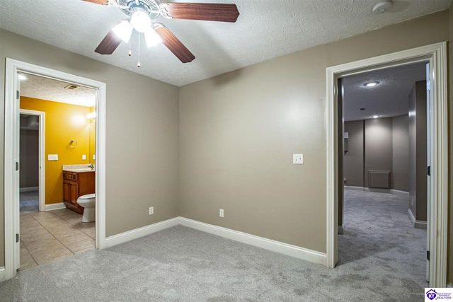 340 Vineland Place Drive, Vine Grove, KY 40175