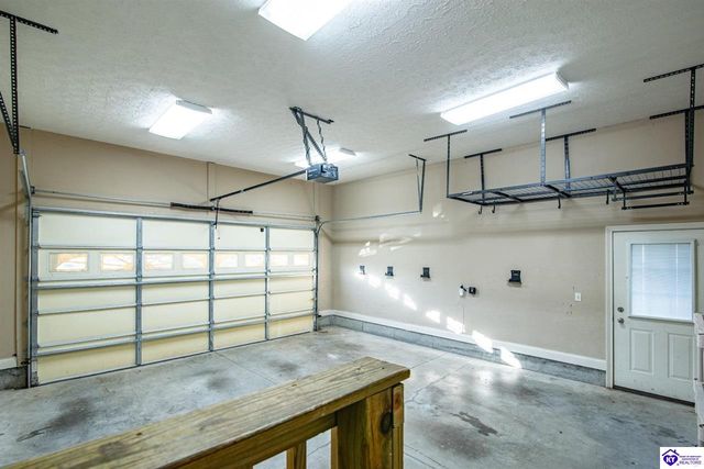 340 Vineland Place Drive, Vine Grove, KY 40175