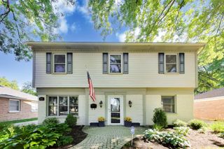 833 E Rockland Road, Libertyville, IL 60048
