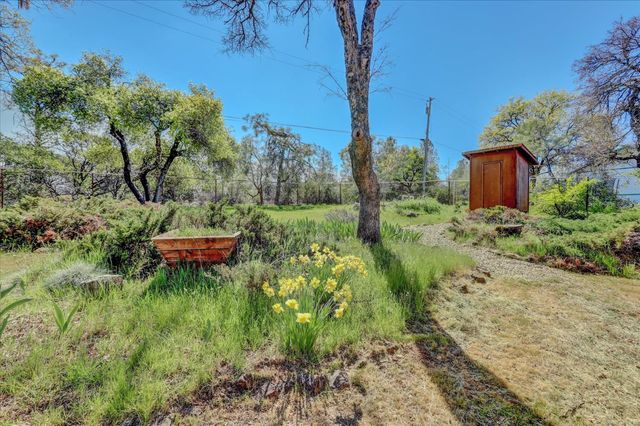 10265 Newtown Rd, Nevada City, CA 95959